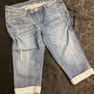 Seven7 Super cute cropped Capri pants 👖